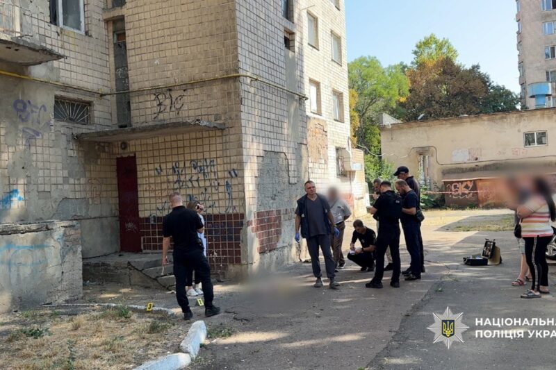 В Одесі затримали жінку, яка викинула з вікна новонароджену дитину