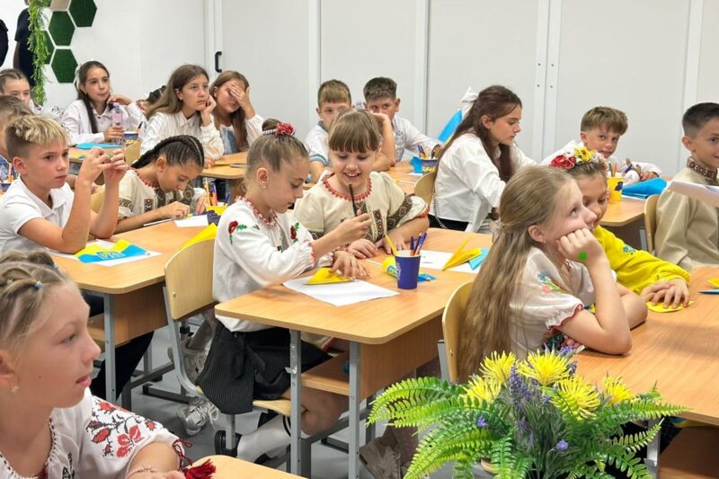 В Україні навчальний рік розпочали 3,5 млн школярів