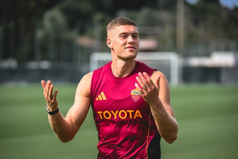 Вест Гем продовжує полювання за Довбиком, маючи намір купити його взимку