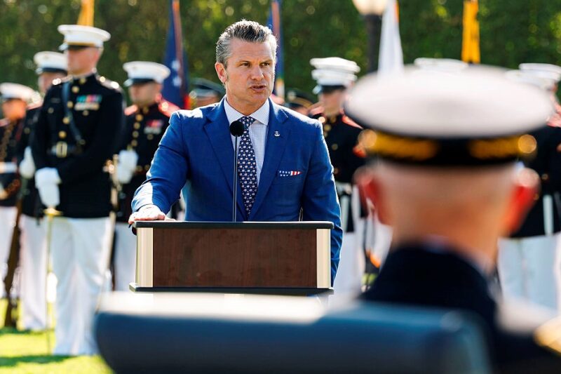 Загадкова зустріч. В США скликають усіх генералів