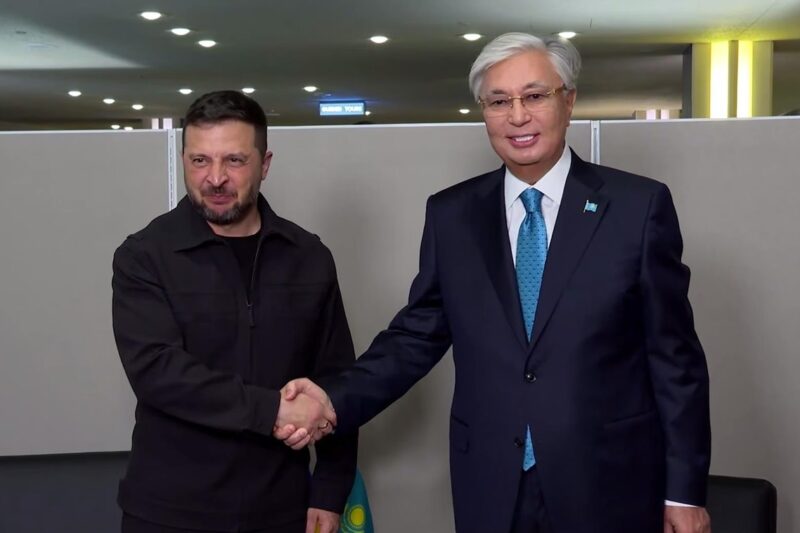 Зенеський і Токаєв обговорили війну в Україні