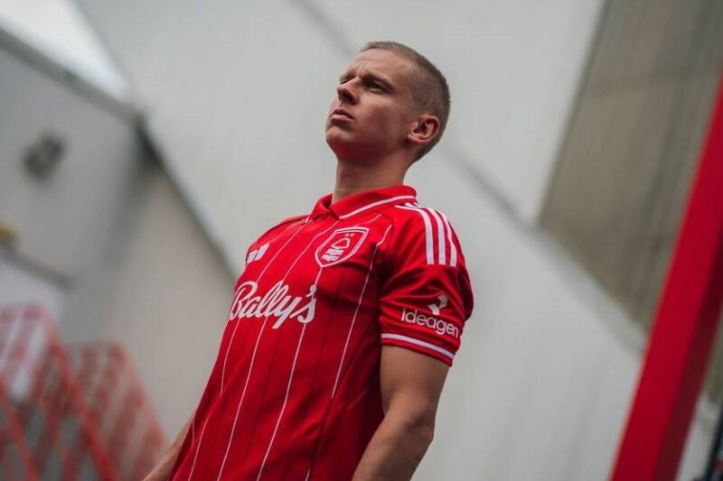 Зінченка офіційно представили у Ноттінгем Форест