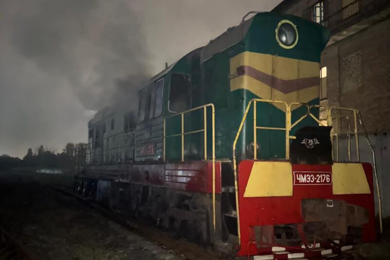 У Києві на станції «Дарниця» загорівся локомотив Укрзалізниці