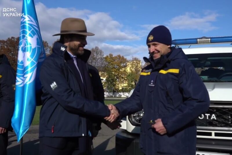 ДСНС отримала 12 броньованих медичних автомобілів від ПРООН