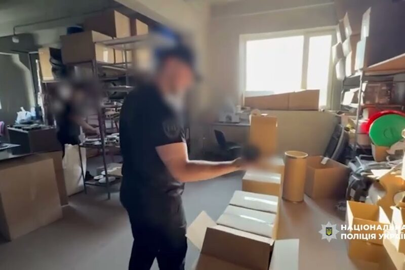 У Одесі поліцейські ліквідували діяльність двох підпільних цехів з виготовлення тютюнової продукції
