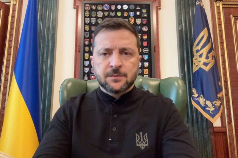 Володимир Зеленський присвоїв почесну відзнаку «Місто-герой України» 16 містам