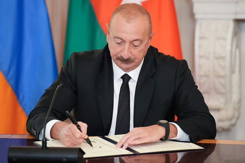 Алієв оголосив про “етап миру” з Вірменією