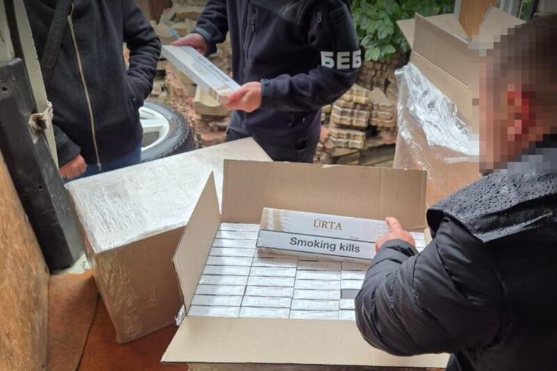 БЕБ викрило незаконне виробництво сигарет на Одещині