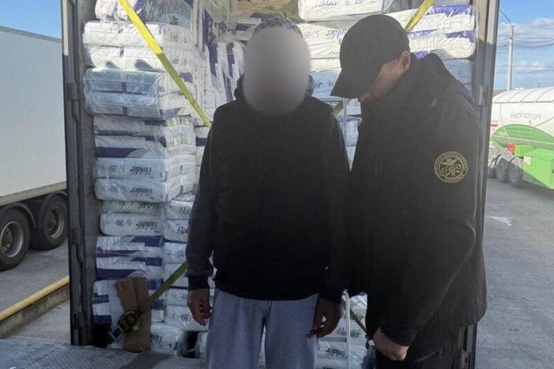 Чоловік ховався в памперсах, щоб в’їхати в Україну