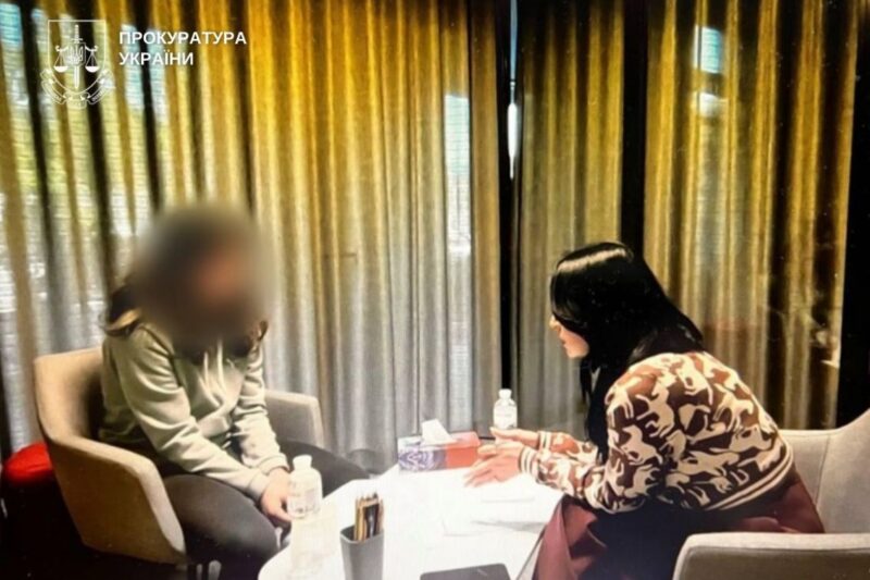 Допомагала ґвалтувати власну доньку: судитимуть жінку та її співмешканця