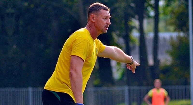 Ексгравець збірної України заблокований у машині невідомими у формі