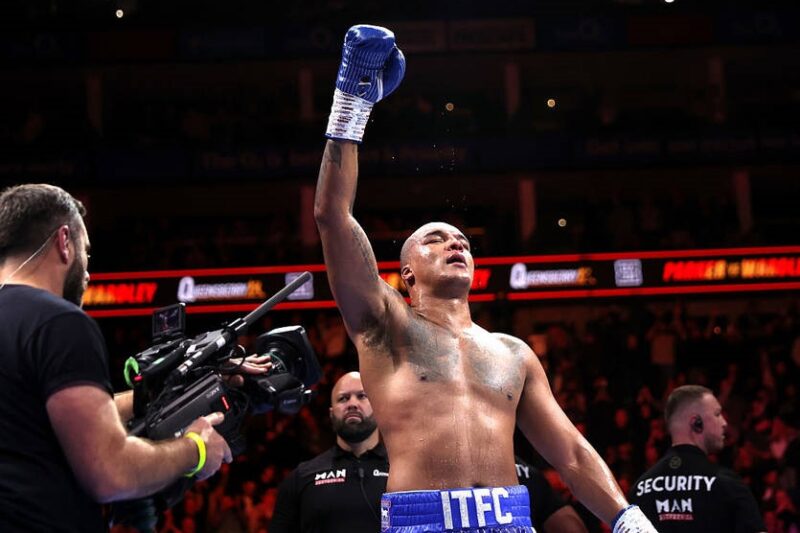 Ф’юрі пророкує Усику готуватися до серйозного суперника в особі Вордлі