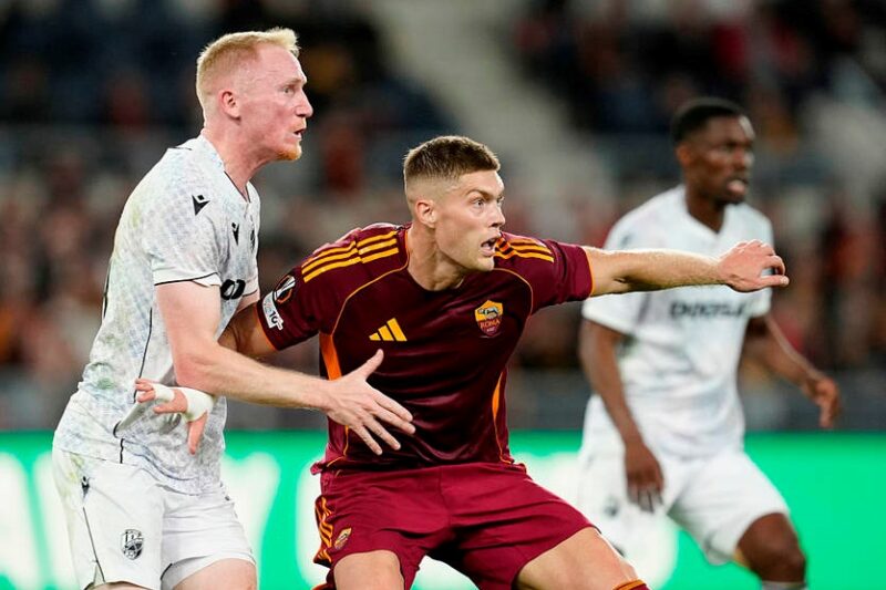 Італійські ЗМІ оцінили гру Довбика після поразки Роми в Лізі Європи