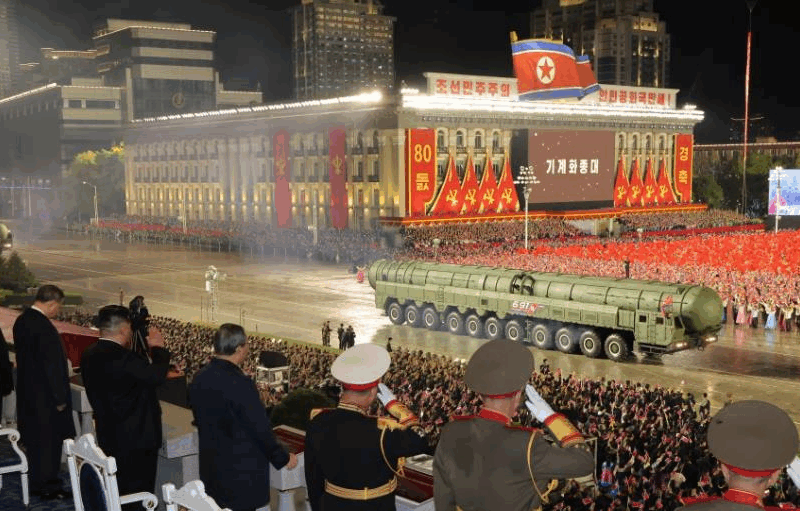 Кім Чен Ин продемонстрував нову міжконтинентальну ракету