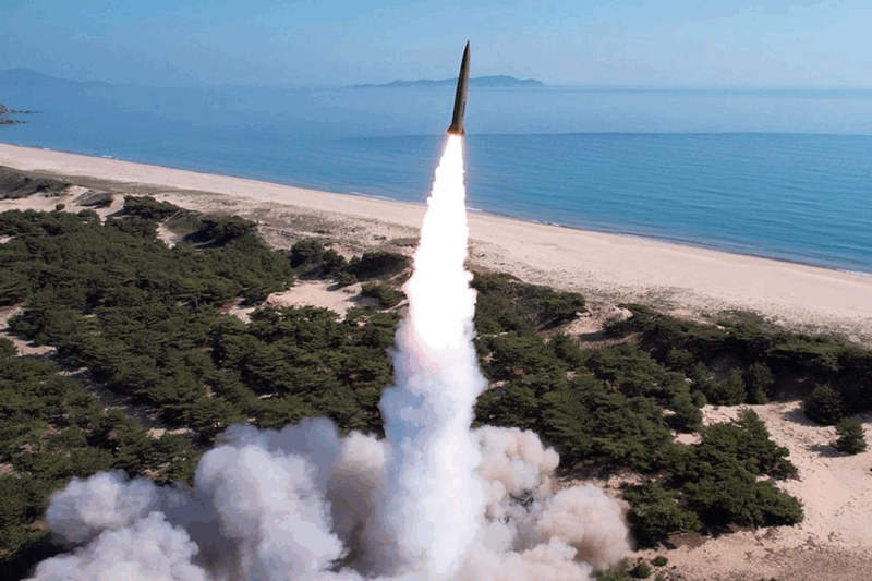 КНДР запустила балістичні ракети перед візитом Трампа до Південної Кореї