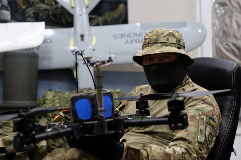 «Правильне налаштування дрона — ключ до успішного виконання завдання», – боєць на псевдо Оса