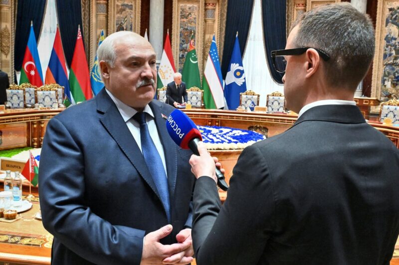 Лукашенко знову пригрозив Зеленському втратою країни