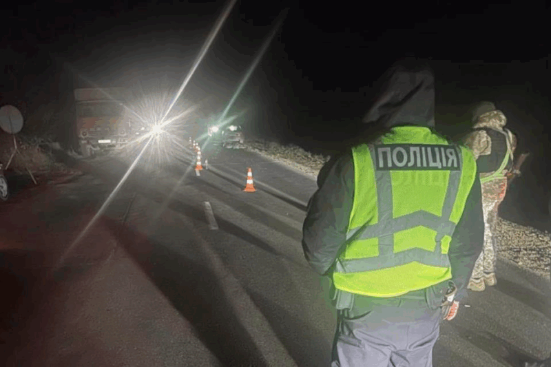 На блокпості під Одесою фура збила двох військових