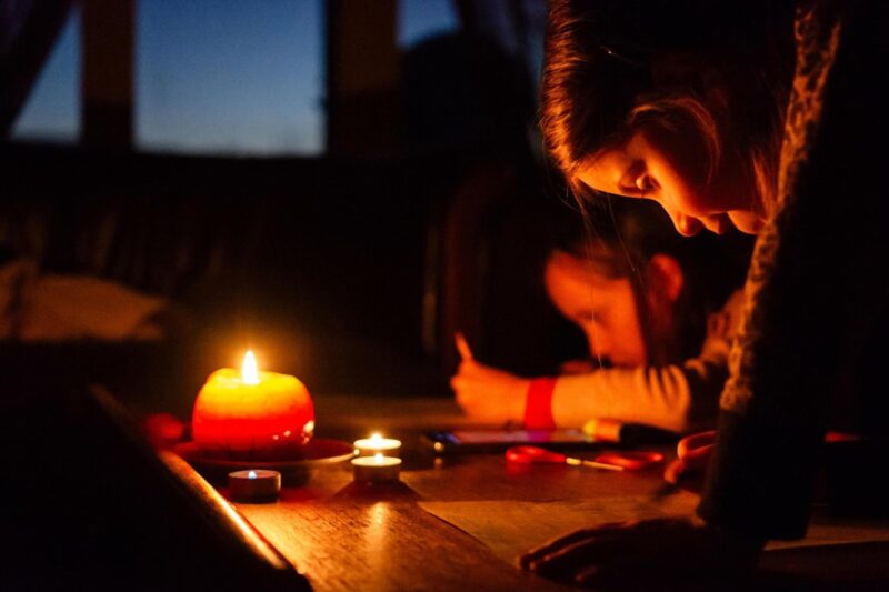 На Донеччині лунали вибухи: три міста без світла