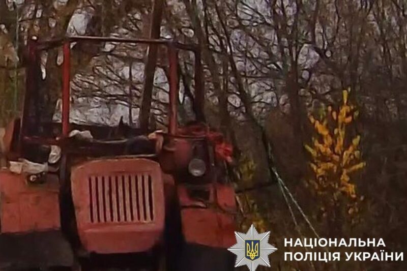 На Харківщині дрона РФ влучив у трактор, загинув чоловік