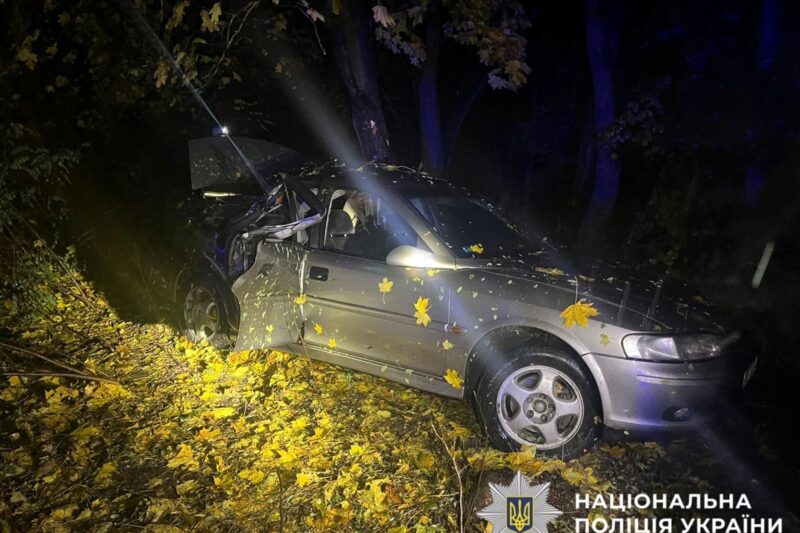 На Київщині 15-річний водій з’їхав у кювет: загинув підліток, 6 травмованих