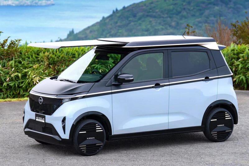 Nissan встановить сонячні батареї на даху електромобілів
