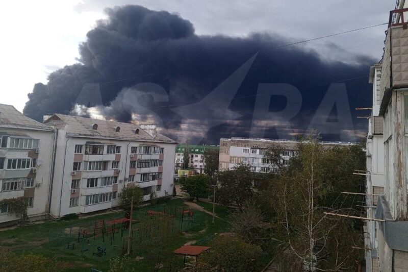 Під час атаки на нафтобазу в Криму згоріли троє робітників – ЗМІ