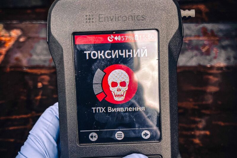 Під Києвом стався витік азотної кислоти з цистерни