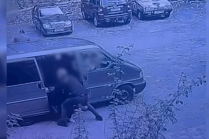 Поліцейські побили чоловіка біля ТЦК у Києві