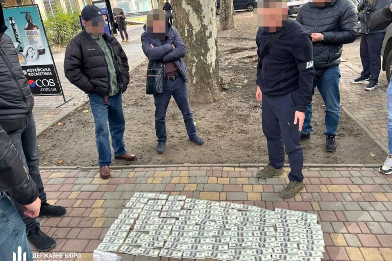 Правоохоронця й військового затримали за допомогу ухилянтам