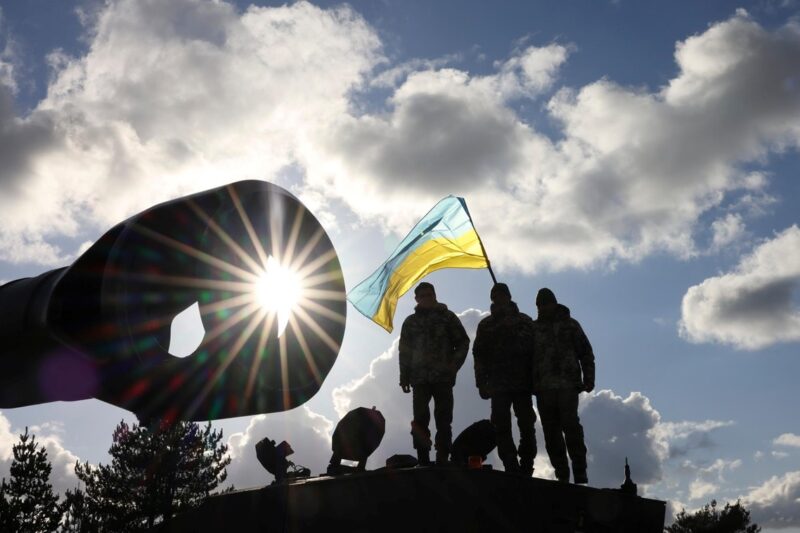 Президент продовжив воєнний стан і мобілізацію