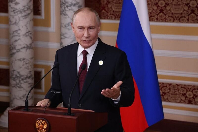 Путін запропонував призупинити бої на Донбасі