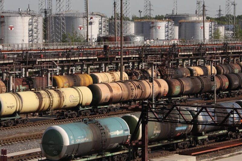 Росія може стати залежною від імпорту пального на 60% – розвідка