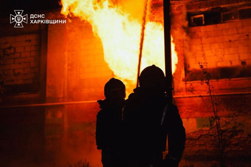 Рятувальники показали наслідки удару по Харкову