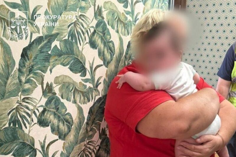 Скандал з сурогатним материнством: у Києві викрили спробу продажу немовля