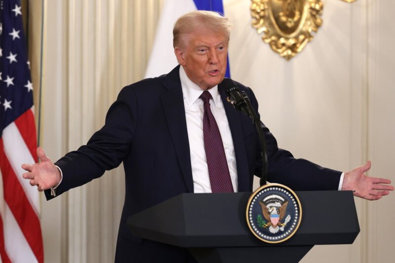 “Справді тупий”. Трамп висміює росіян