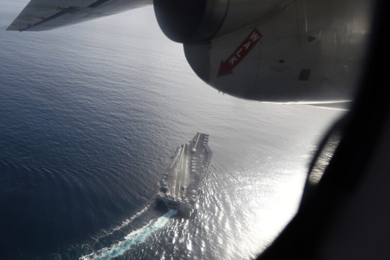 США відправили авіаносець до Південної Америки