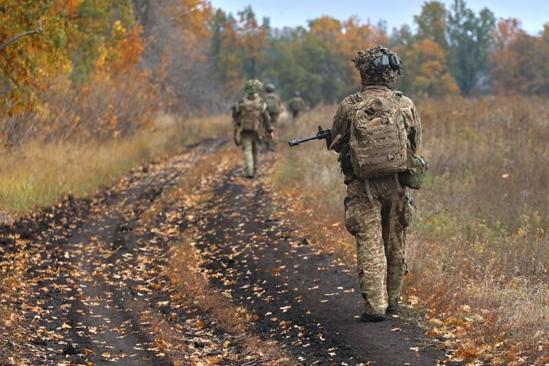 Строки зупинки бойових дій: хто і що каже