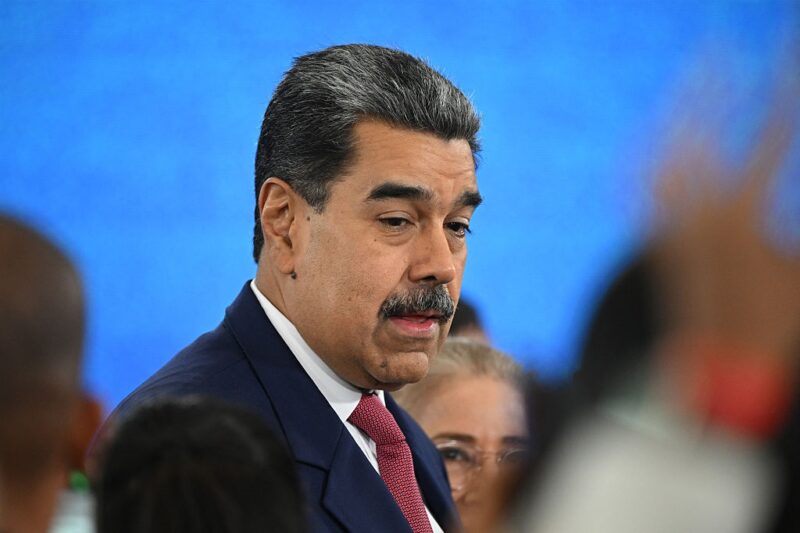 Трамп дозволив ЦРУ проводити таємні операції проти Мадуро у Венесуелі – ЗМІ