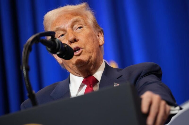 Трамп вимагає в Мін’юсту США $230 млн компенсації