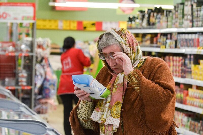 Третина росіян заявила про нестачу грошей на їжу – опитування