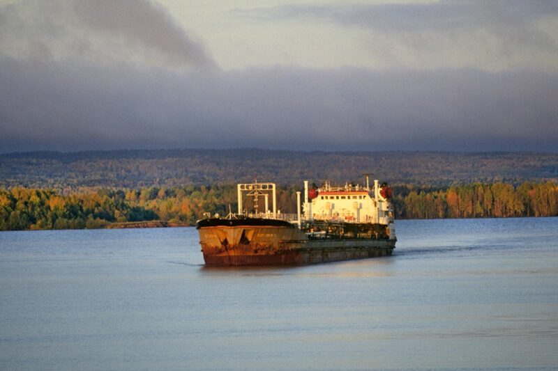 Ціна російської нафти впала нижче $50 за барель