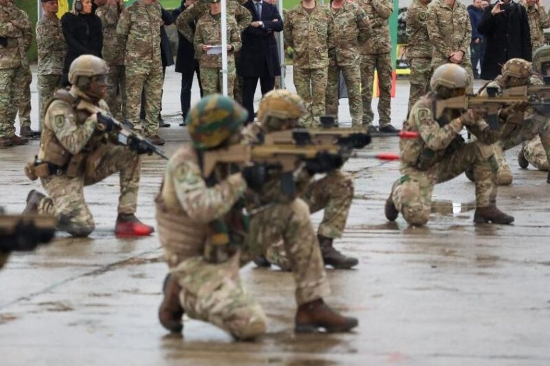 У Бельгії над військовим об’єктом кружляли невідомі дрони