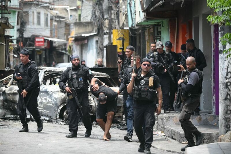 У Бразилії спалахнула війна між владою та наркокартелями: десятки загиблих