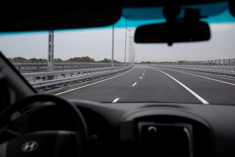 У Києві обмежили рух Подільським мостом під час тривог