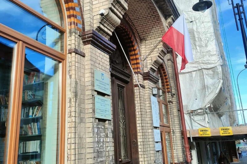 У Польщі з почесного консульства України зірвали прапор