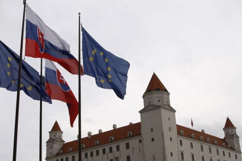 У ЄС хочуть позбавити Словаччину права голосу через конституційні зміни