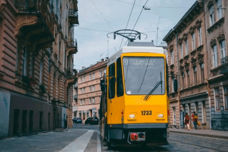Удар по Львову: у місті перебої зі світлом і роботою транспорту