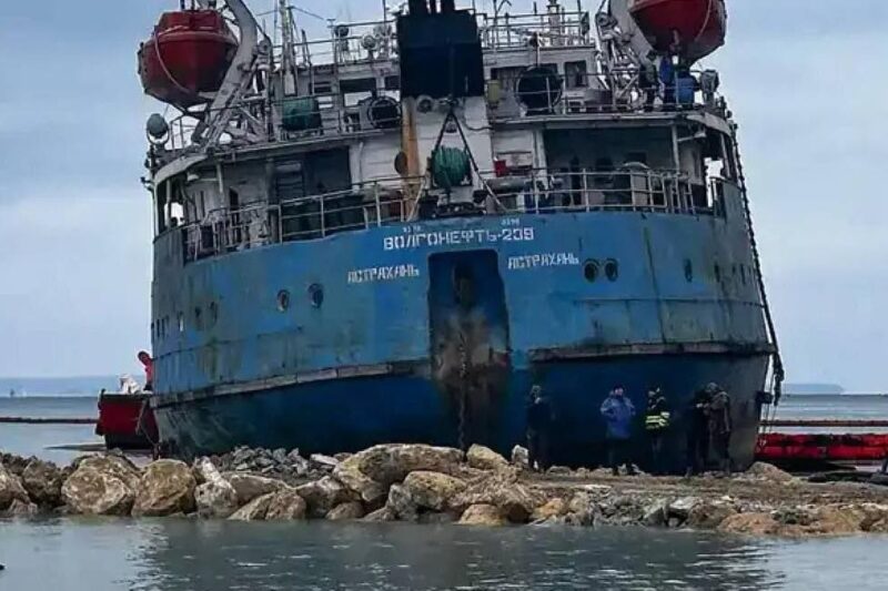 В Анапі знову фіксують викиди мазуту з російських танкерів – ЦПД