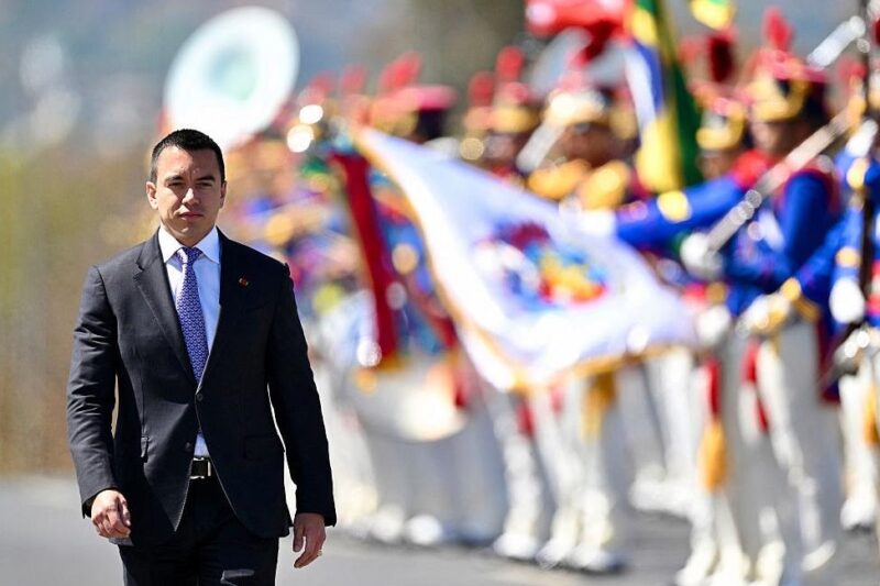 В Еквадорі натовп атакував автомобіль президента